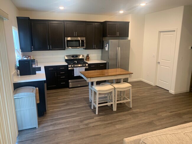 Building Photo - 1416 Willowedge Way