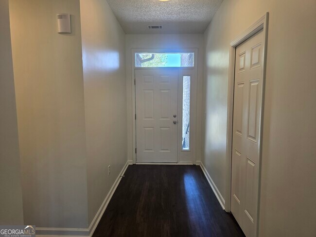 Building Photo - 434 Roberts Way