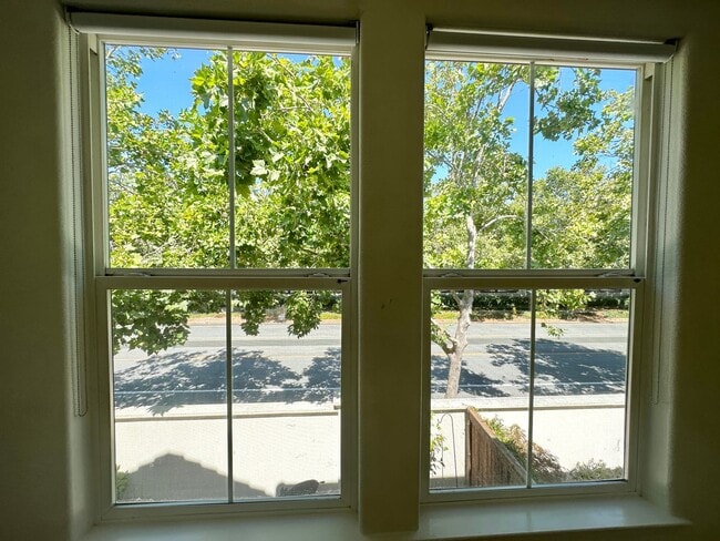 Building Photo - Hamilton 3+bd/2.5bth Townhome w/Den