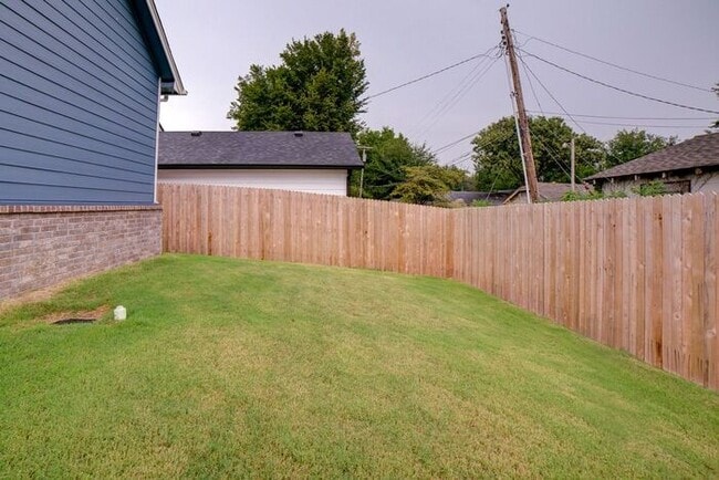 Building Photo - Unique 4/2/2 Near Downtown Tulsa!