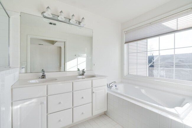 Building Photo - 6327 Dunn Ct