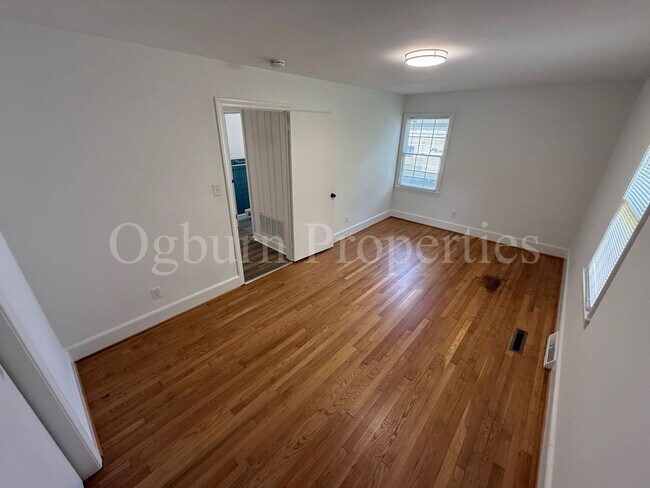 Building Photo - 117 Caroline Ct