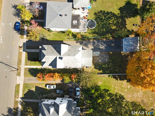 Building Photo - 196 Center St