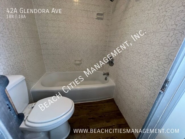 Building Photo - Amazing 1 Bedroom 1 Bath Triplex steps fro...