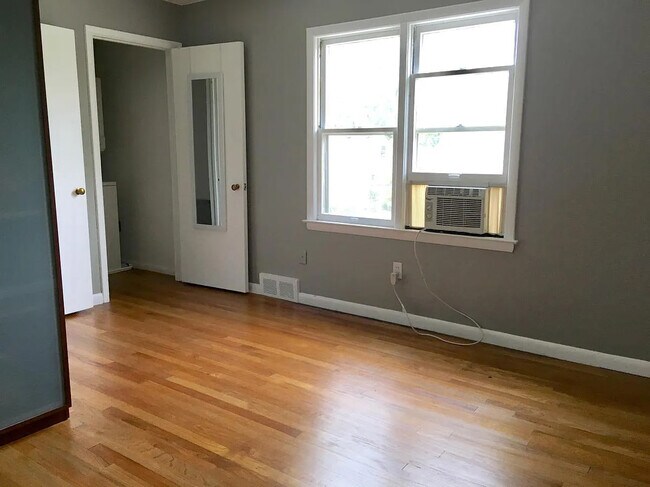 Building Photo - 828 Leroy St