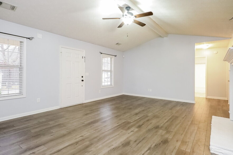 Building Photo - 335 Cattlemans Cir