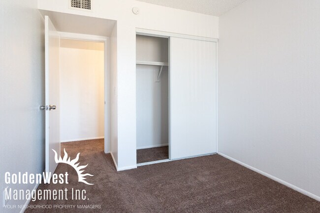 Building Photo - 3Bdm 2Ba Glendale Home with Private Backyard and Covered Carport