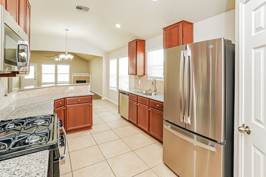 Building Photo - 2527 Elm Crossing Trail