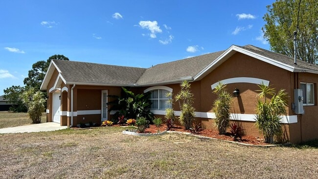 Building Photo - 1602 SW 16th Ct