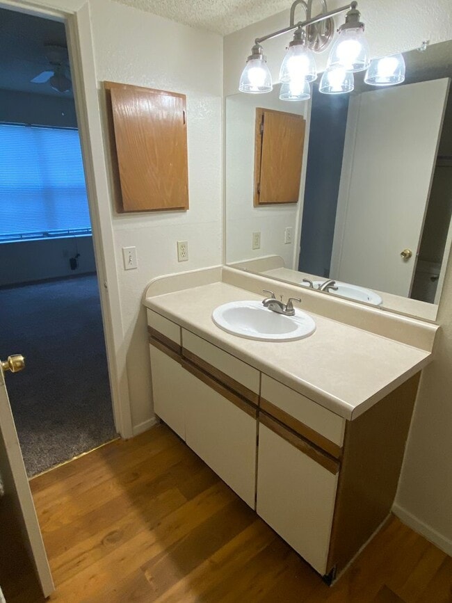 Building Photo - 2 bedroom condo by UNT