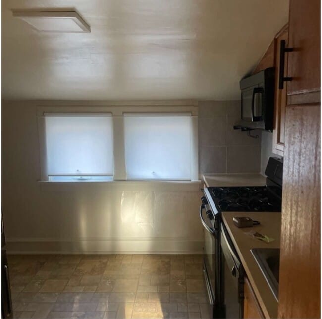 Building Photo - 139 Leona Ave