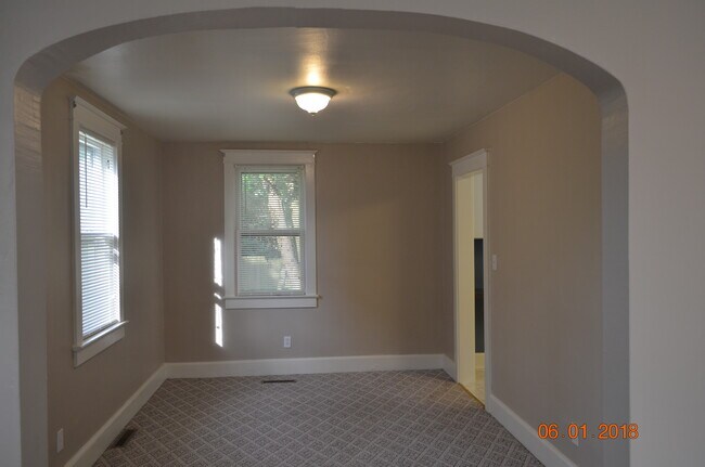 Dining room - 211 N Washington St