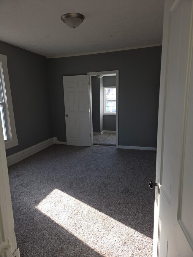 Building Photo - 812 W McClure Ave