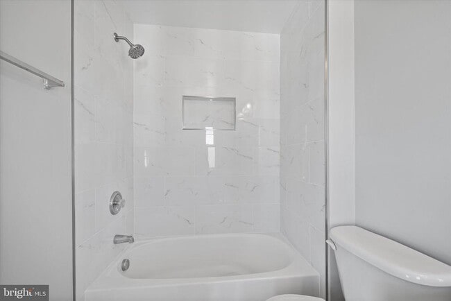 Building Photo - 103 Holmes St