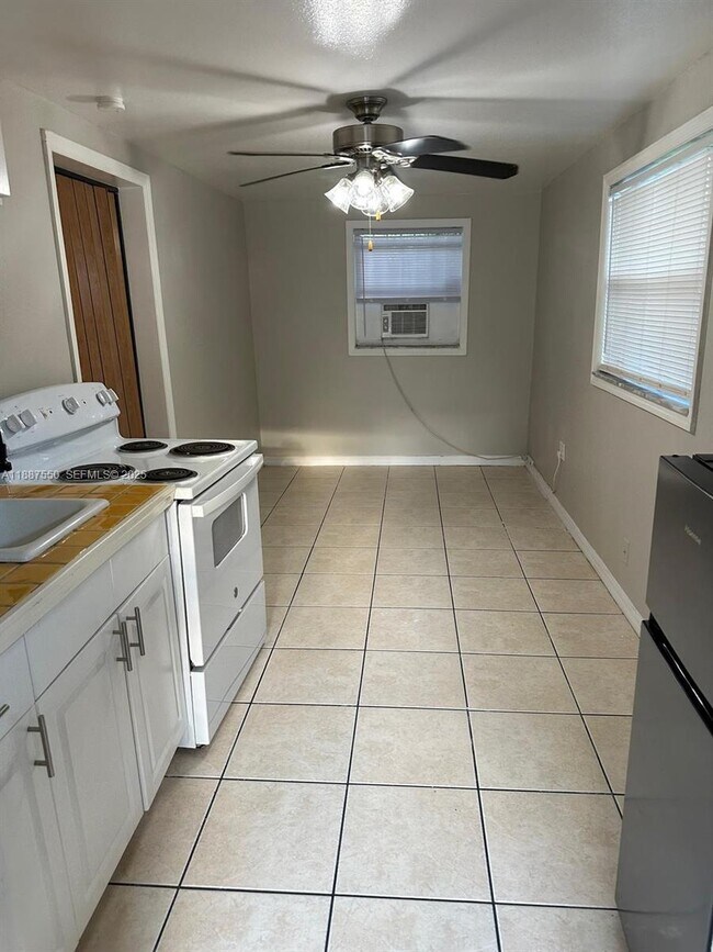 Building Photo - 3407 N Avenida Republica de Cuba