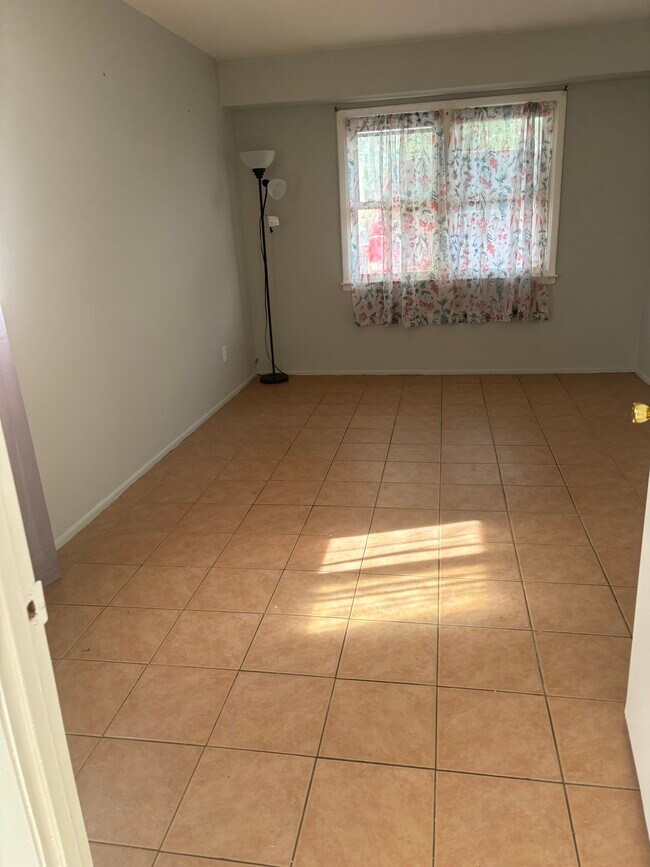 Building Photo - 249 Arlene St