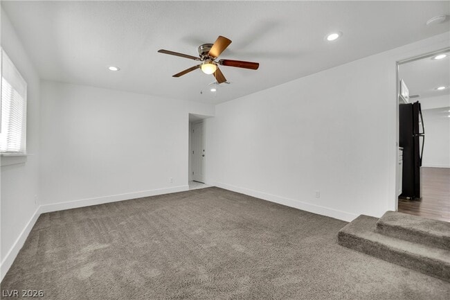 Building Photo - 1050 E Hassett Ave