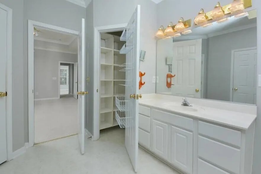 Building Photo - Room in House on Latta Cir