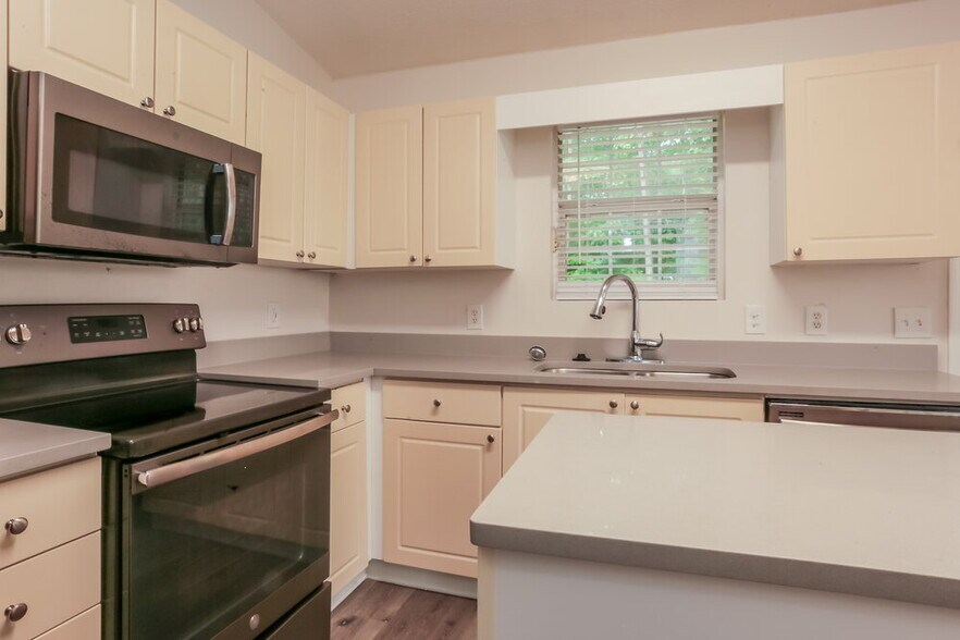 Building Photo - 5987 Graywood Cir SE