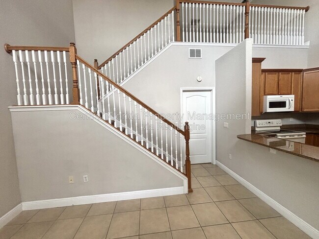 Building Photo - 13220 Fountainbleau Dr