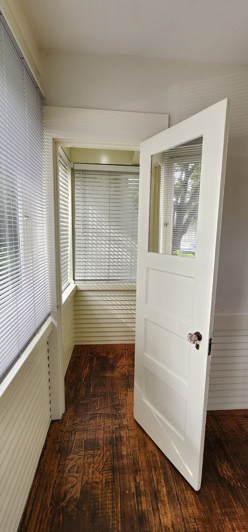 Building Photo - Coronado: Charming 1bd/1.25ba Village Apartment - Front Lower Unit