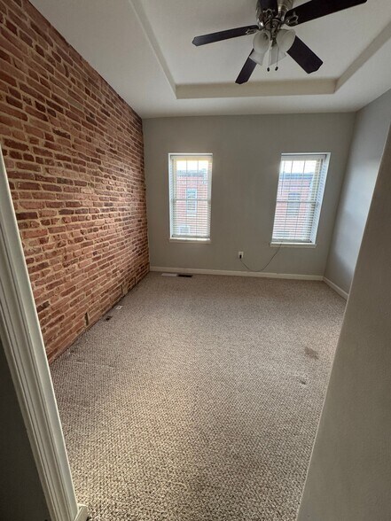 Building Photo - 11 N Streeper St