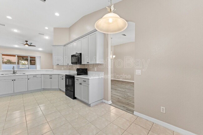 Building Photo - 11709 Holly Creek Dr