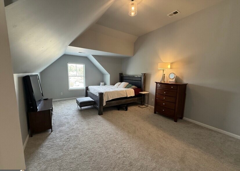 Building Photo - 310 Savannah Dr