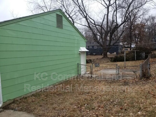 Building Photo - 8511 Crystal Ave