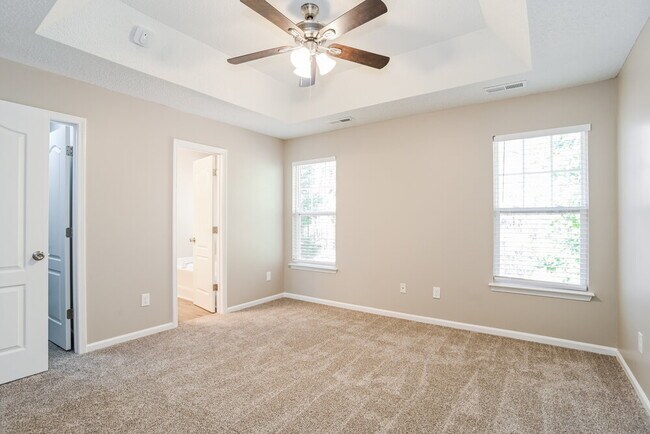 Building Photo - 230 Amir Cir