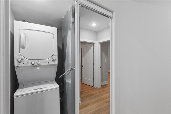 Building Photo - Pets are Allowed! Fabulous 2bd with modern...