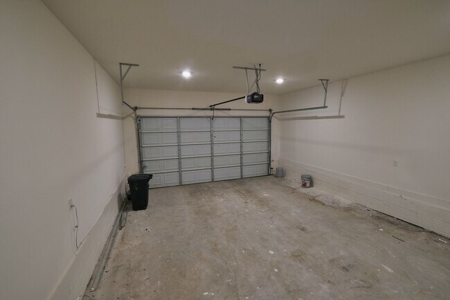 Building Photo - Fully Furnished 5 Bed, 3.5 Bath Located In East Nashville's McFerrin Park Neighborhood w/ Flexibl...