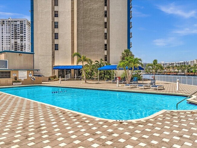 Building Photo - 1600 S Ocean Dr