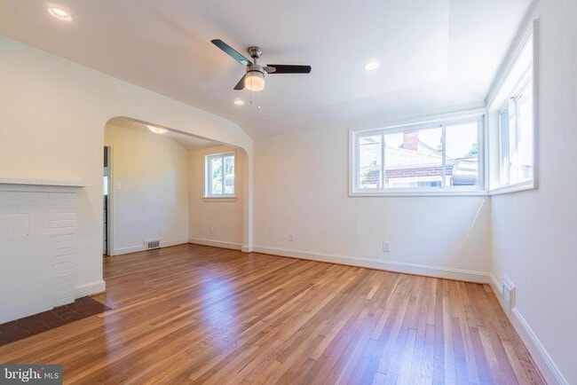 Building Photo - 1226 N Taylor St