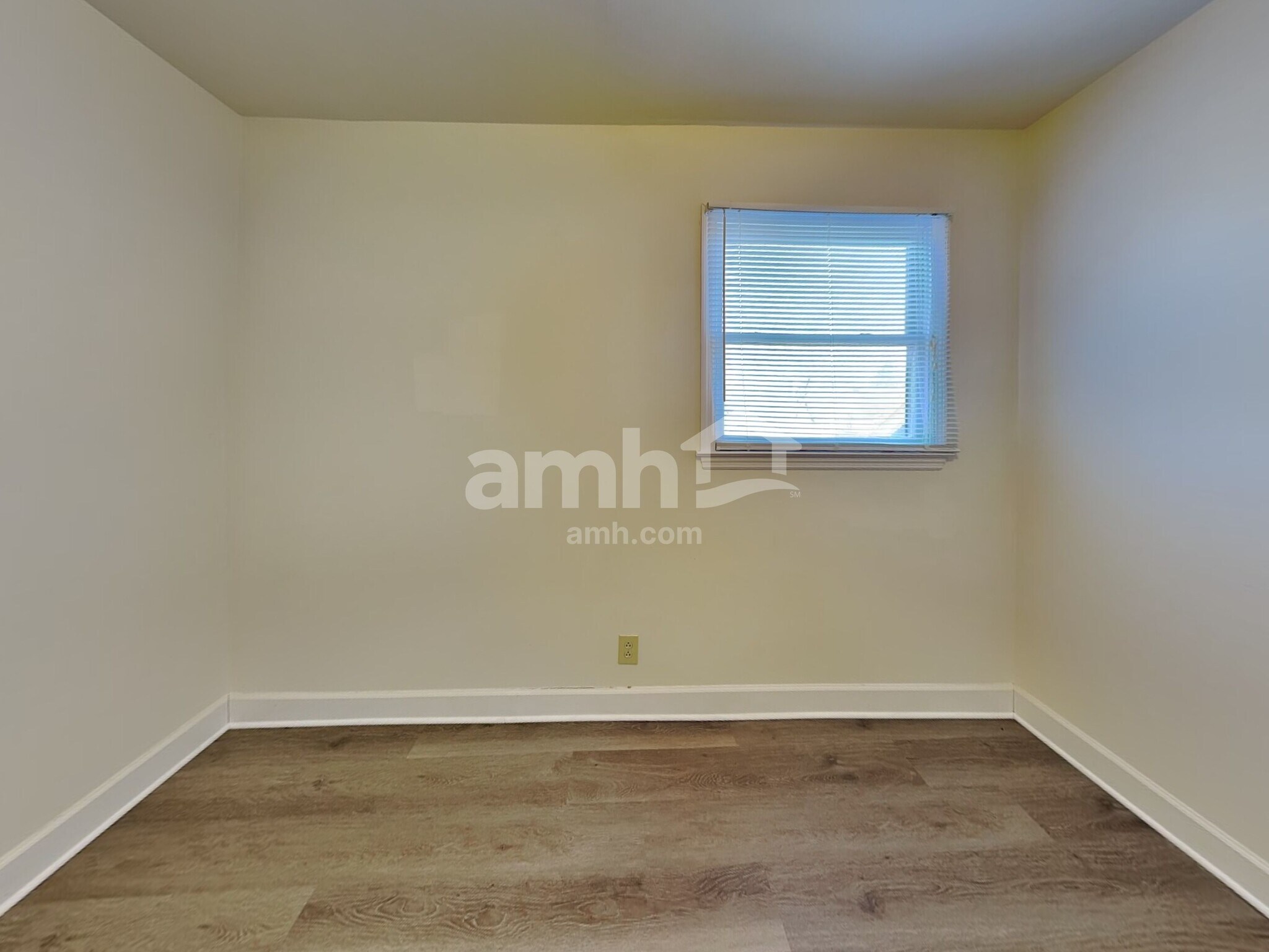 Building Photo - 7012 Poplar Creek Trce