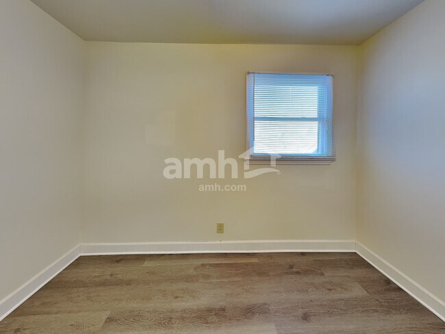 Building Photo - 7012 Poplar Creek Trce