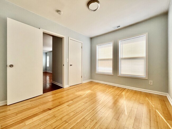 Building Photo - 538 Fremont Ave NW