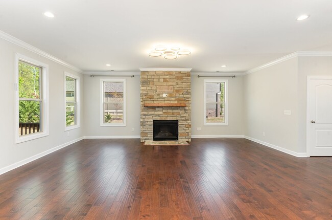 Building Photo - Gorgeous 5 Bedroom Home with First Floor I...