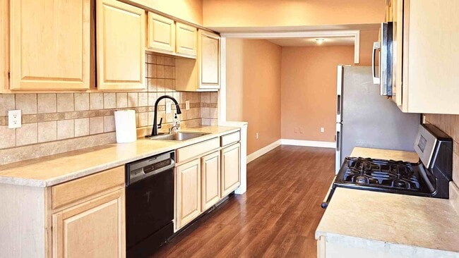 Building Photo - 37 Anderson Ct