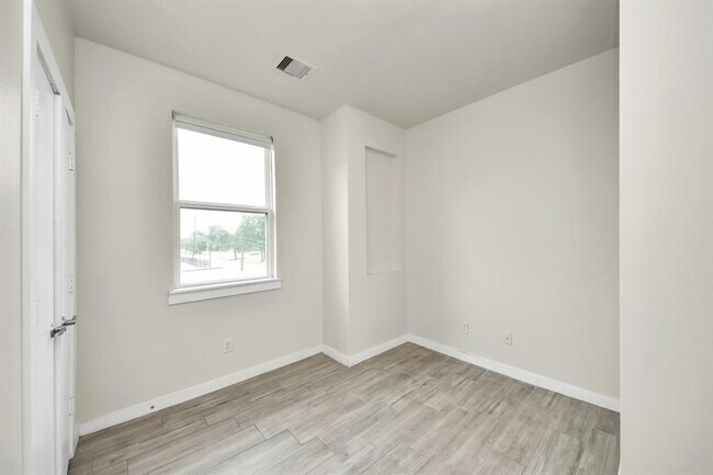 Building Photo - 4228 Bellfort Ave
