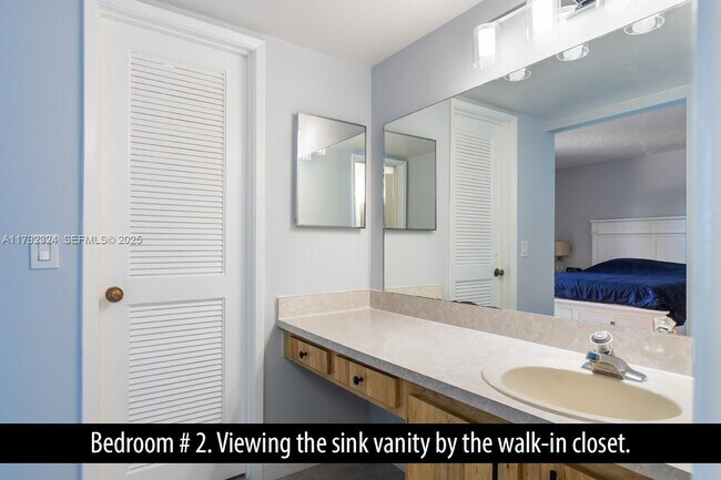 Building Photo - 825 Egret Cir