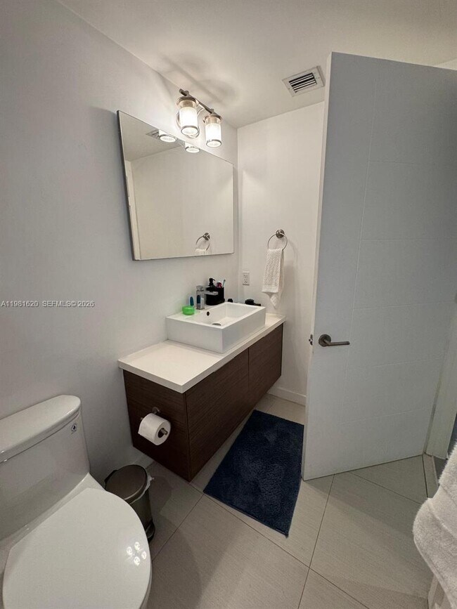 Building Photo - 1010 SW 2nd Ave