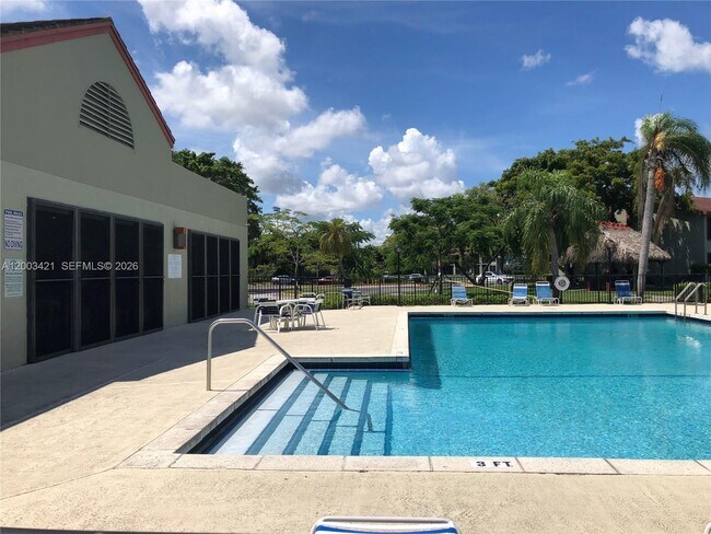 Building Photo - 210 Lake Pointe Dr