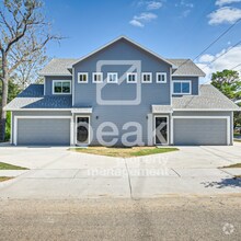 Building Photo - $1699! 3Bed/2.5Bath home ready for a July ...