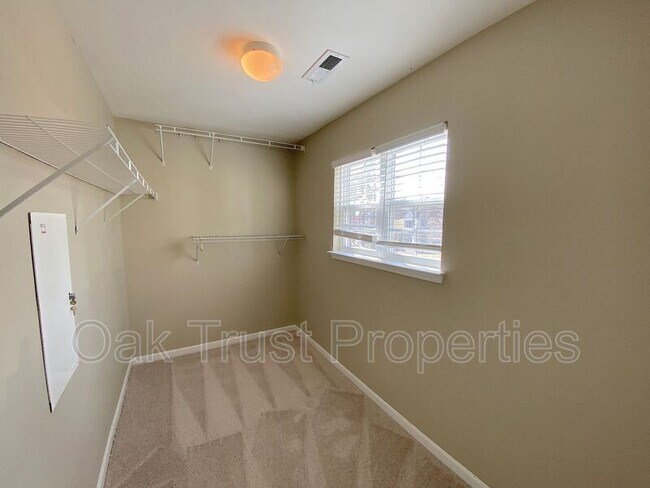 Building Photo - 8968 N Red Maple Cir