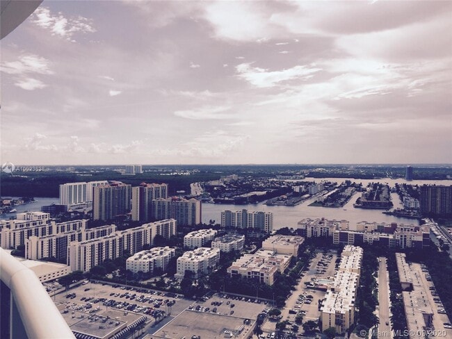 Building Photo - 17201 Collins Ave