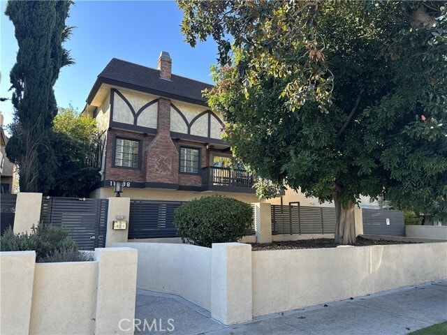 Building Photo - 11438 Moorpark St