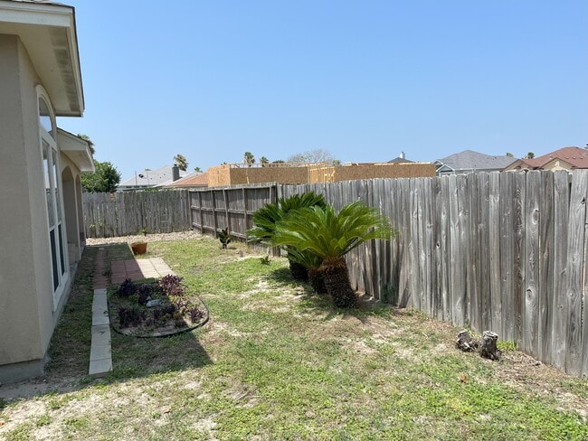 Building Photo - 15221 Main Royal Dr