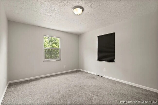 Building Photo - 456 Thompson St