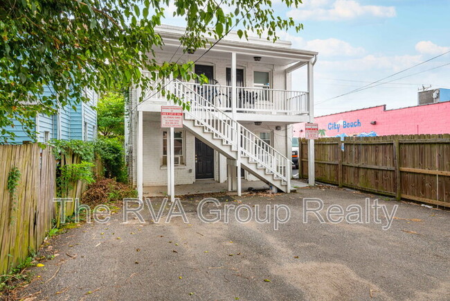 Building Photo - 2408 W Cary St